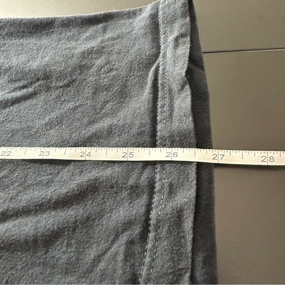 NIKE Legendary Status Men's Regular Fit T-shirt Black Gold Size Medium - Picture 5 of 5